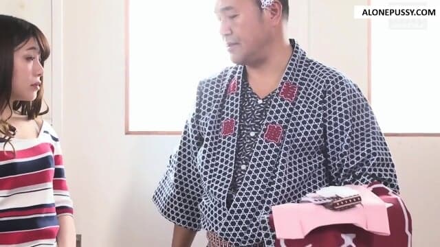 La cachonda Yui Hatano hace garganta profunda en una enorme capucha mientras es preÃ±ada - Â¡la mejor japonesa