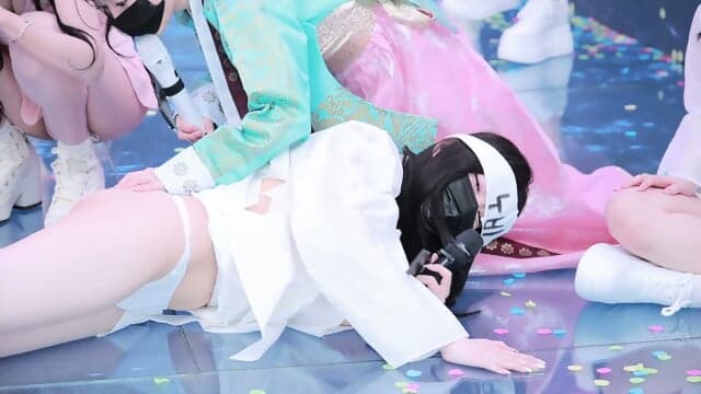 K girls live 8