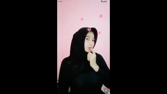 Nana Rika Hijabers Glowing Show Meki