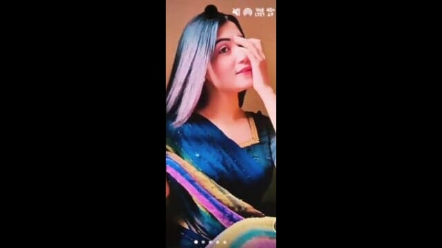 Beautiful Sexy Slim Bengali Mal Showing