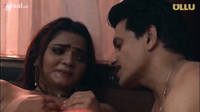 Thakur ne sharma ke sexy biwi ki blouses fadke jabardasti choda. Sexy biwi ki garam chut main ghusaya apna bada land. Ullu Indian web series. Aah se Aaha tak episode 4.