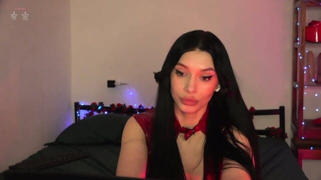 Latina Girl Showing Her Body