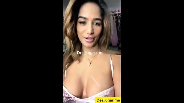 Holi - Poonam Pandey