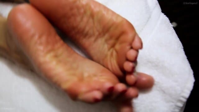Sexy Latina footjob